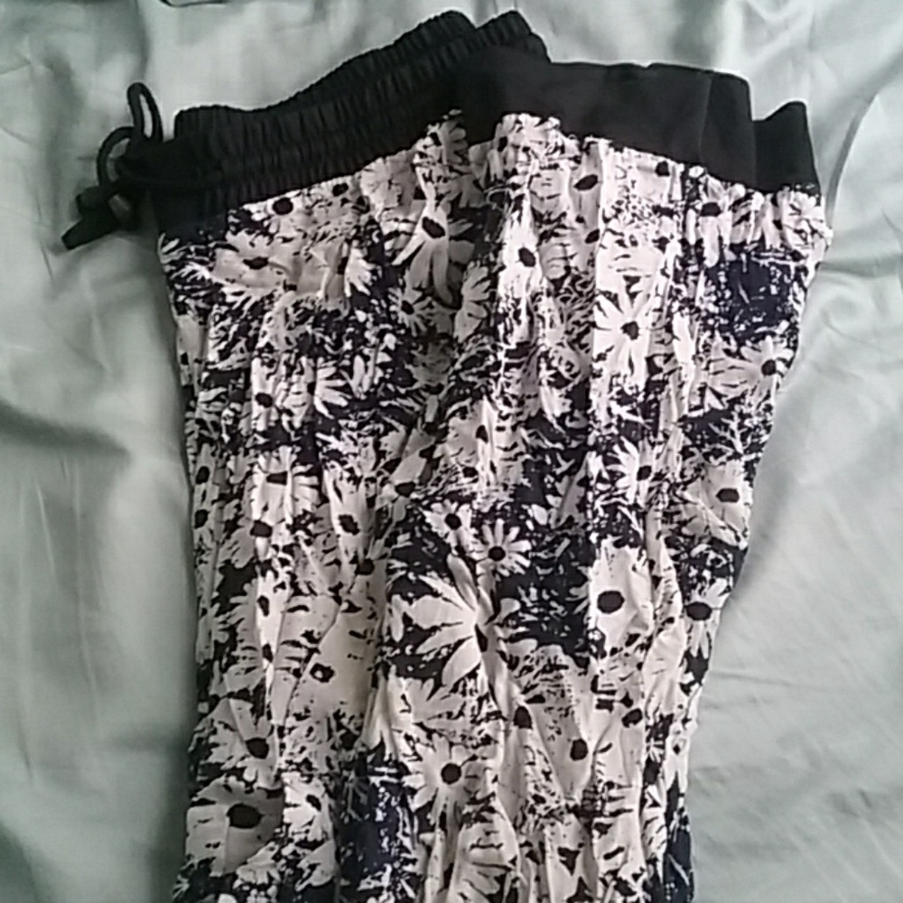 Daisy print jogger